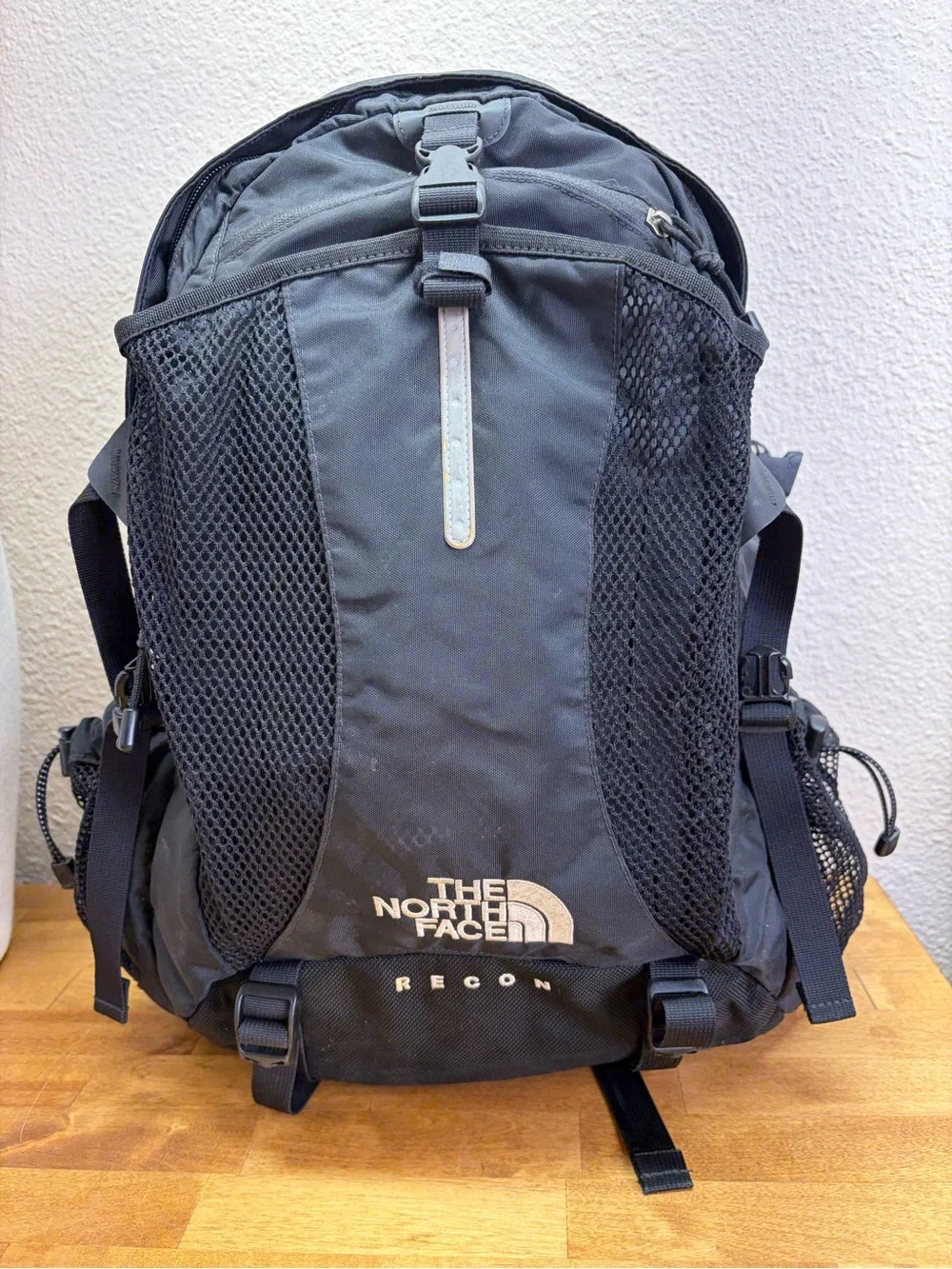 The North Face Recon Backpack Black Laptop Travel Hiking School FlexVent Daypack